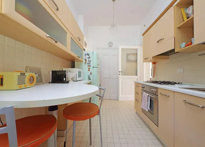 Parioli, Bright And Quiet 2br By Halldis Roma